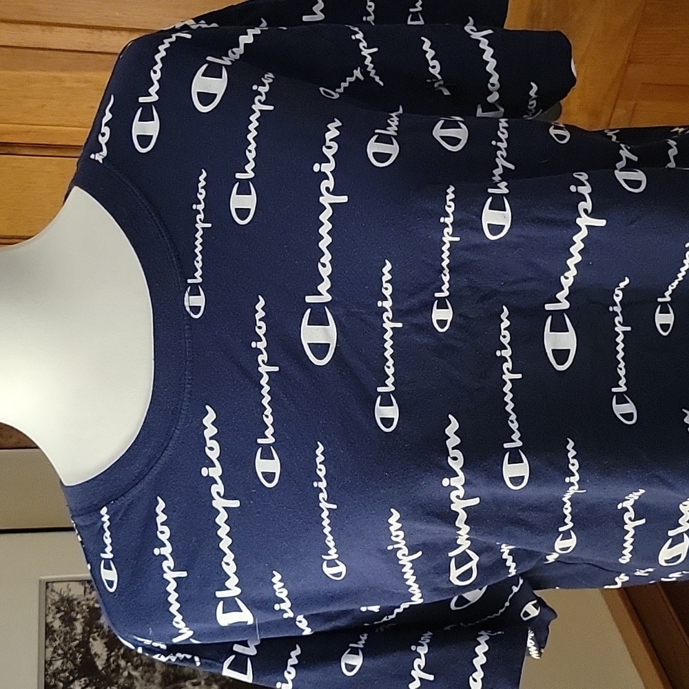 CHAMPION LOGO CROPPED TEE